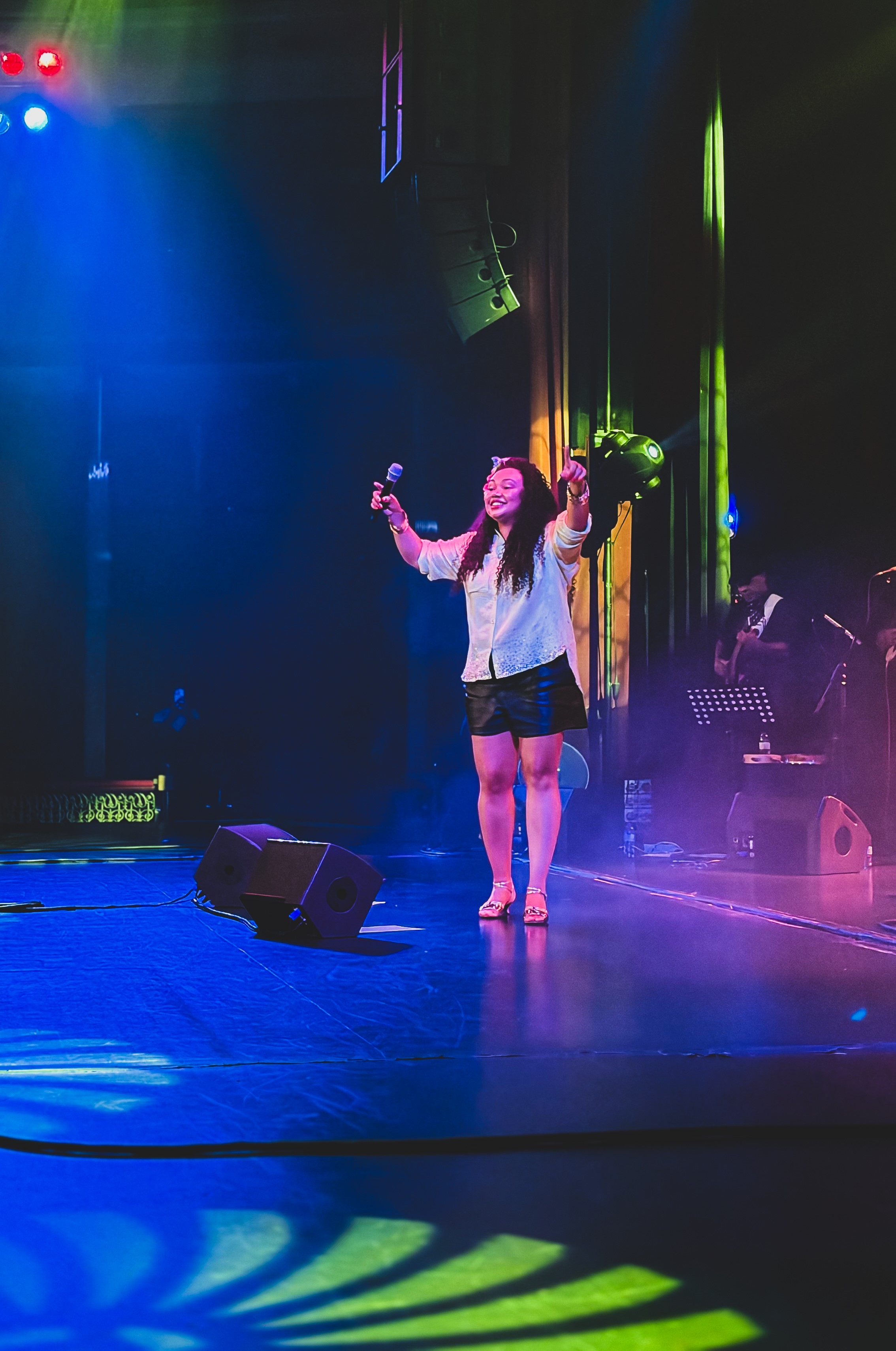 Carolina Landim a cantar no palco
